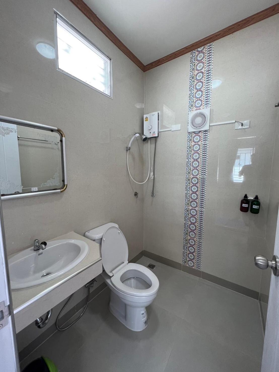 Bualuang Hotel Ang Thong Zewnętrze zdjęcie